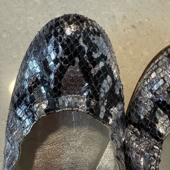 Dolce & Gabbana Women's Black and Silver Snakeskin Ballet Flats - Picture 4 of 7